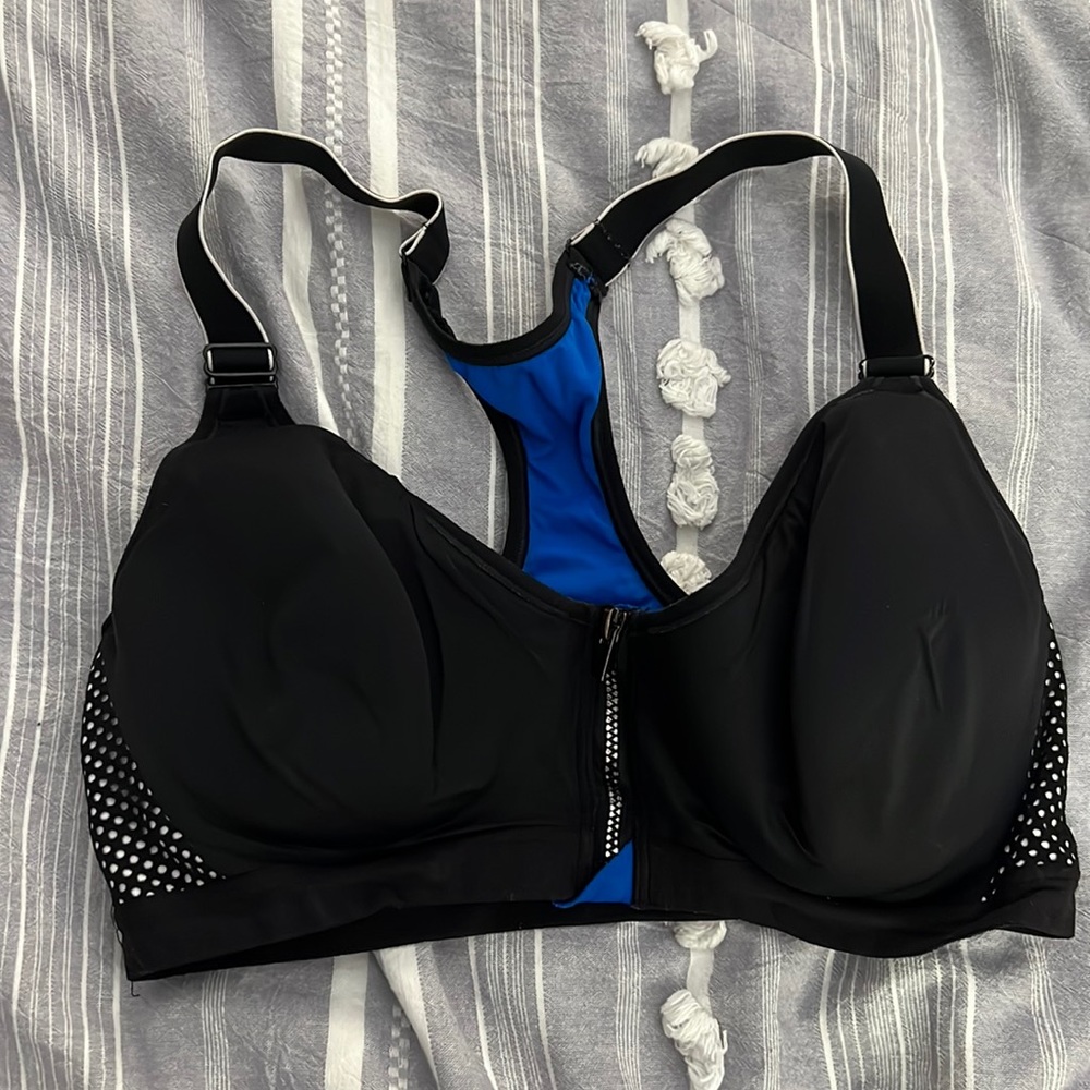 Black sports bra